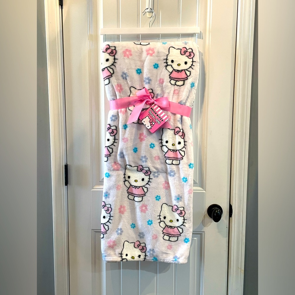 NEW 2024 Hello Kitty Spring Blanket Throw
